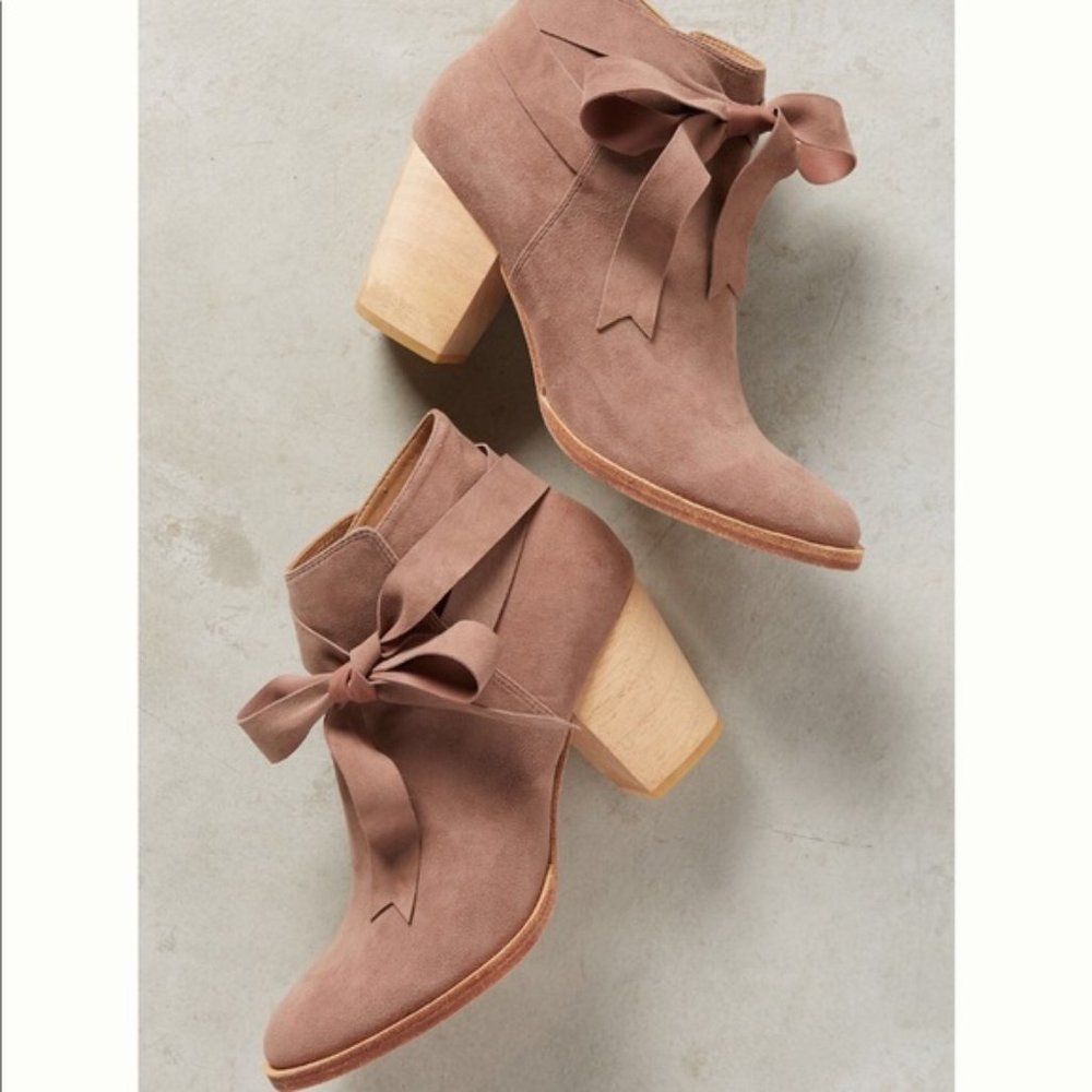 ANTHROPOLOGIE HUMA BLANCO BOWTIE BOOTIE 37